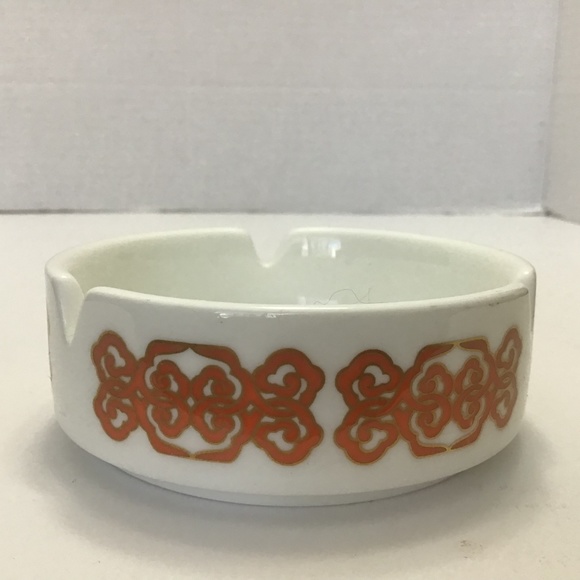 Vintage Wedgwood Metallized Bone China White Ashtray England - Picture 1 of 6